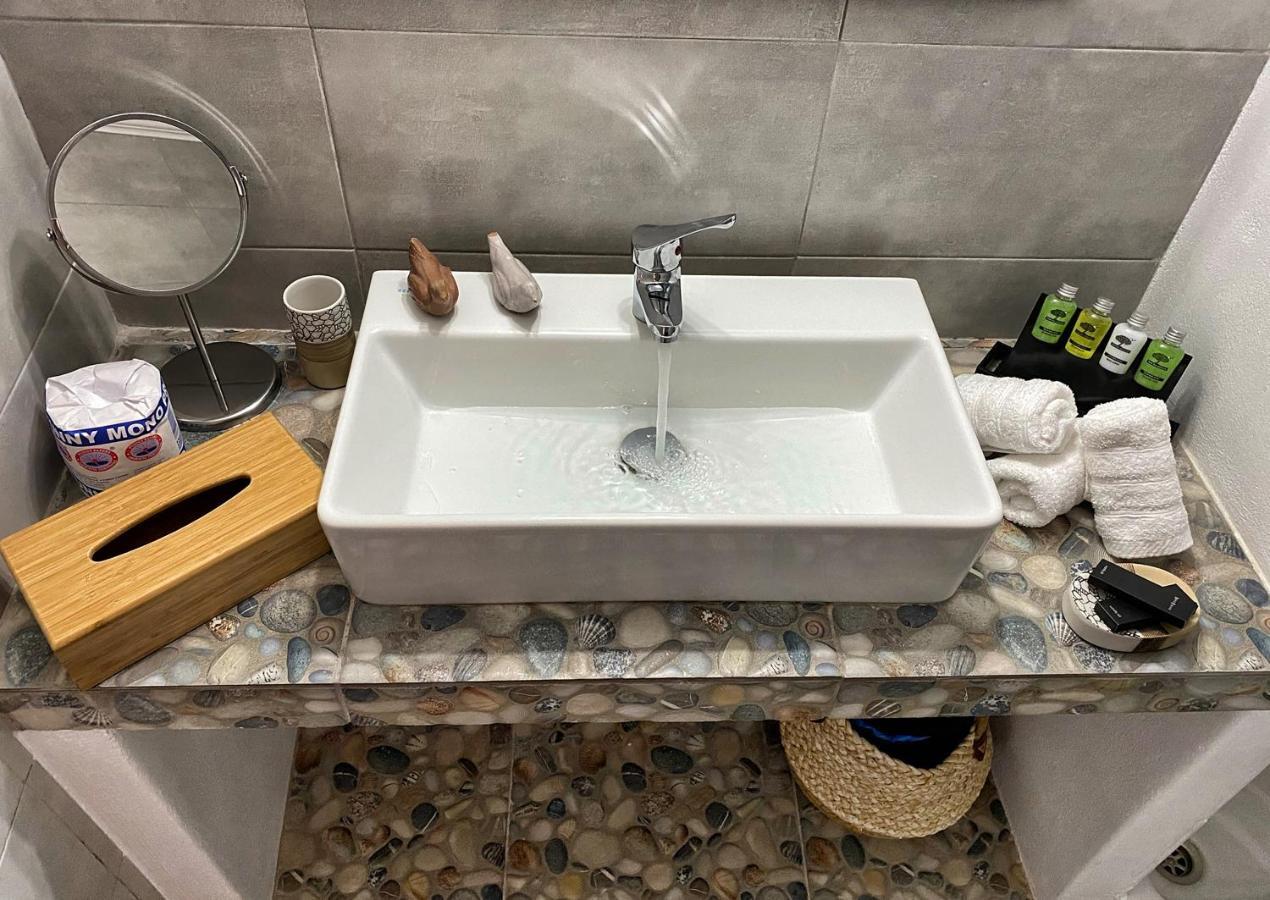 Milos Gem Suites Inn Пачаина Экстерьер фото