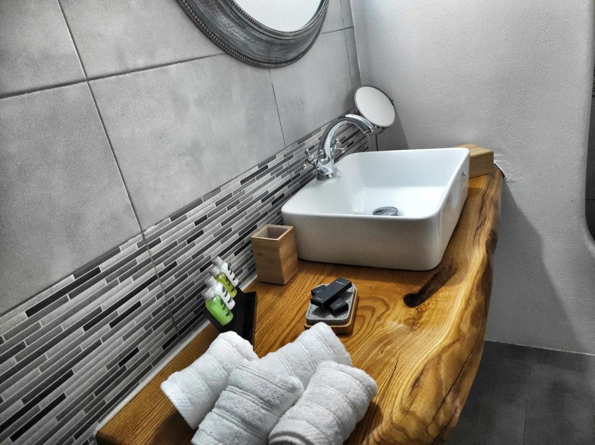 Milos Gem Suites Inn Пачаина Экстерьер фото